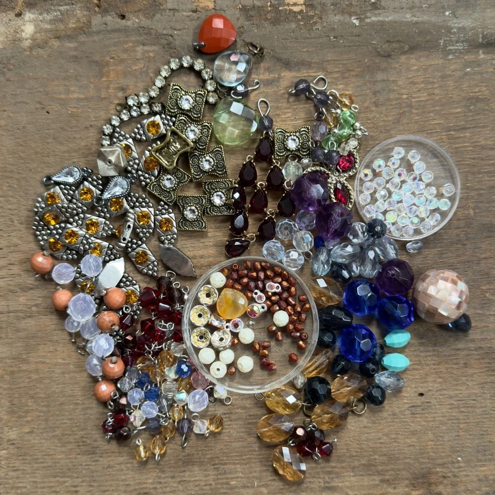 Assorted rhinestone & faceted bead charm mixed lot var materials hi low vtg mod